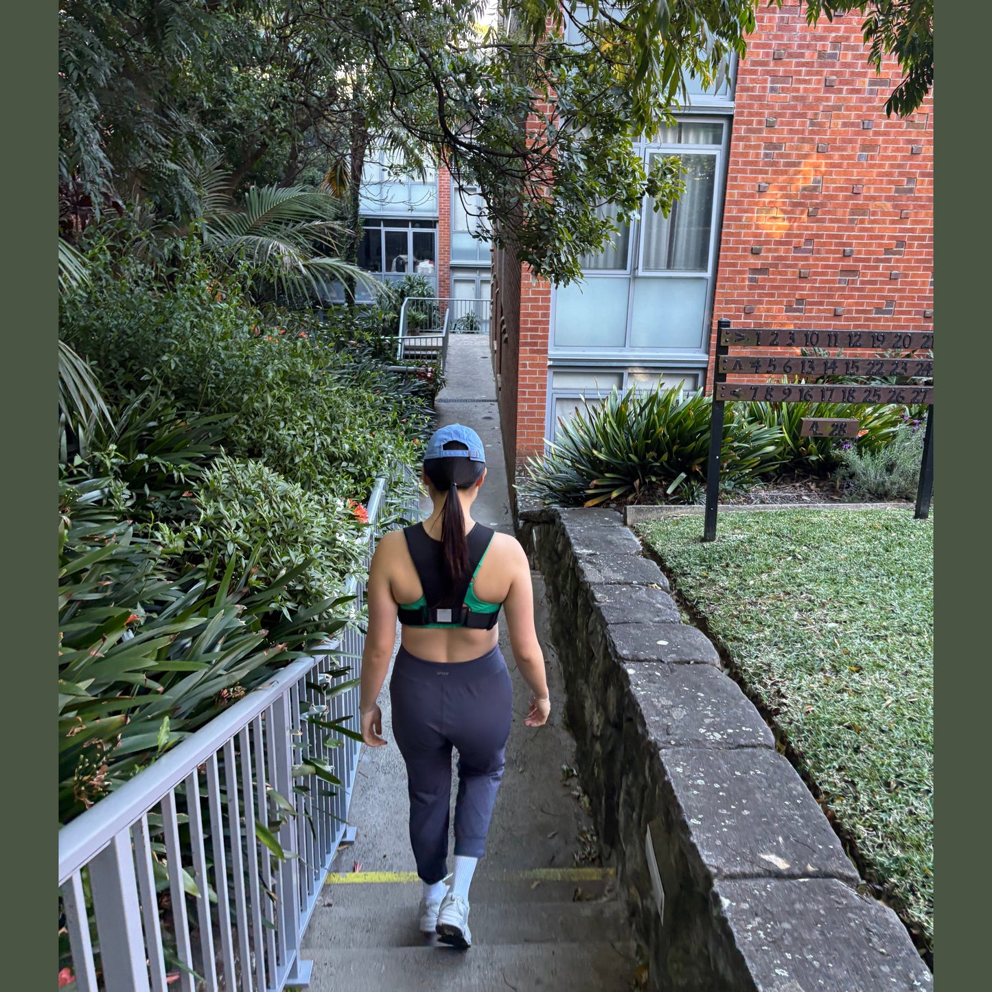 SinglePocket Vest - Minimalist Phone Storage for Runners